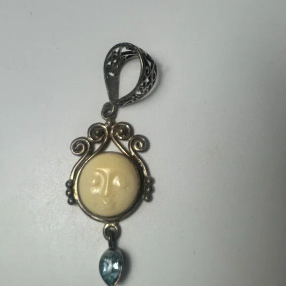 pendant - Picture 2 of 2